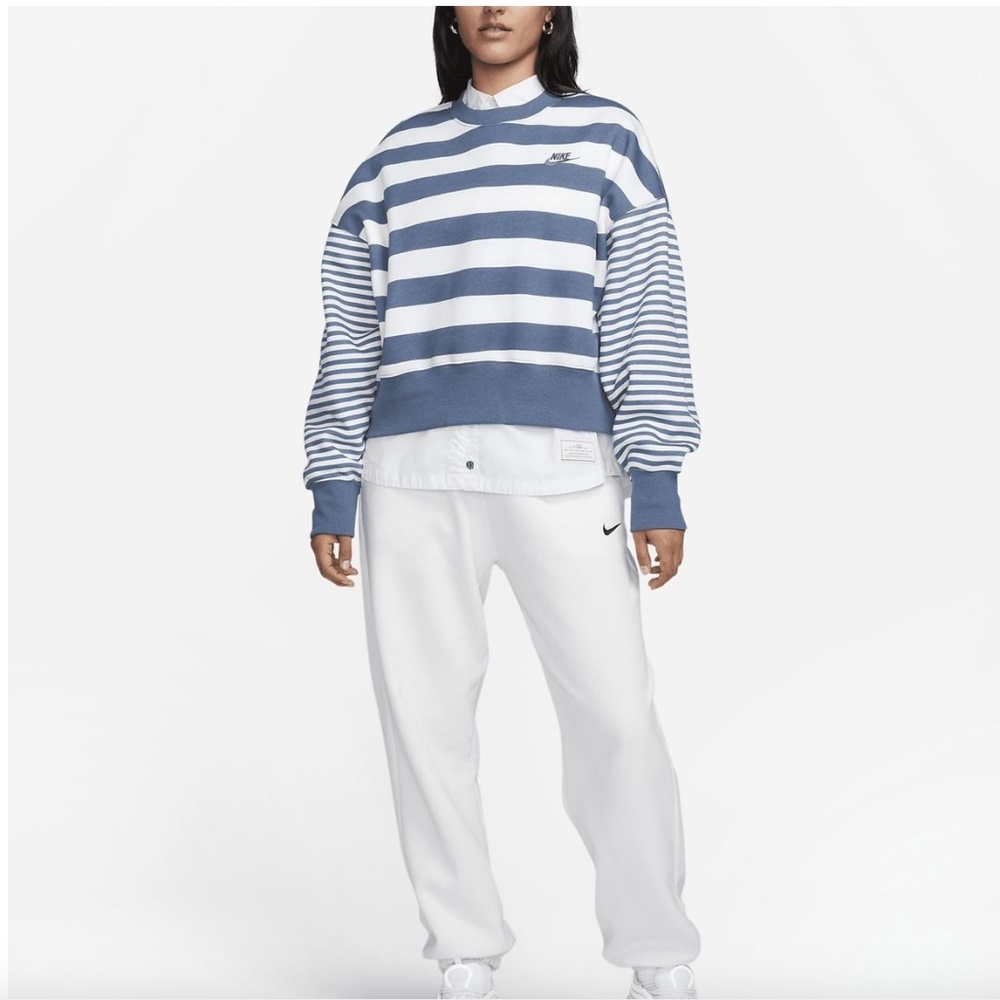 💙 Nike Oversized Blue & White Striped Crewneck (S  Women’s)